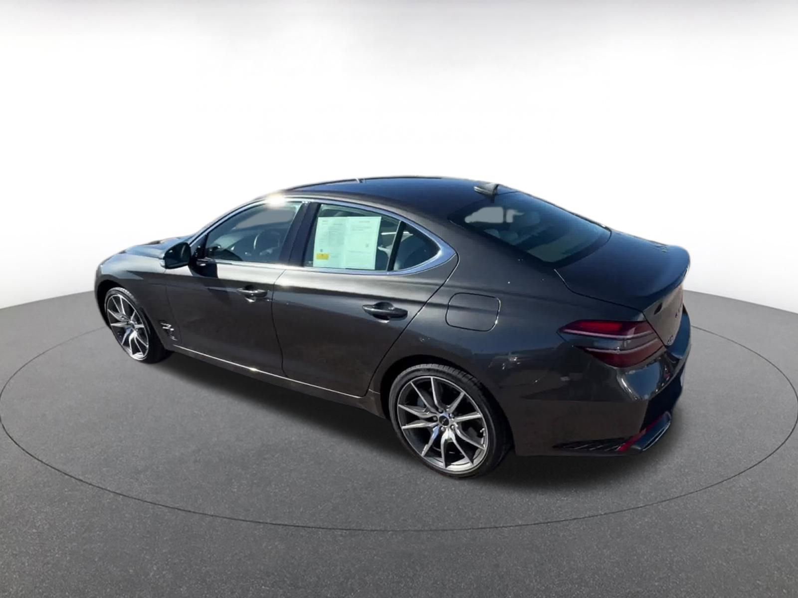 Used 2025 Genesis G70 2.5T image 10