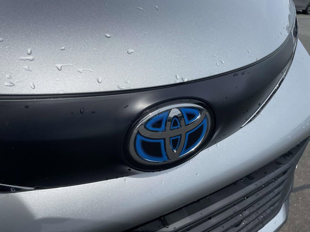 Used 2025 Toyota Sienna XLE image 6