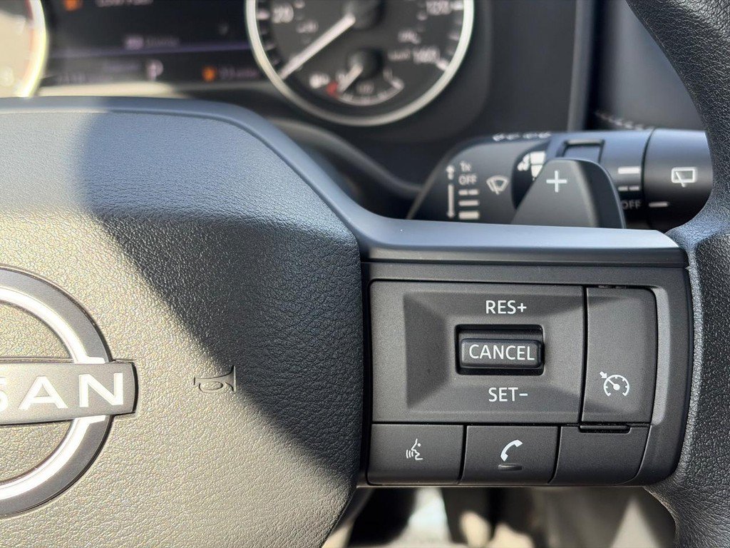 Used 2025 Nissan Rogue S FWD image 24