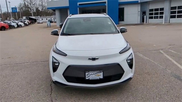 Certified 2022 Chevrolet Bolt EUV LT w/ Convenience Package image 3