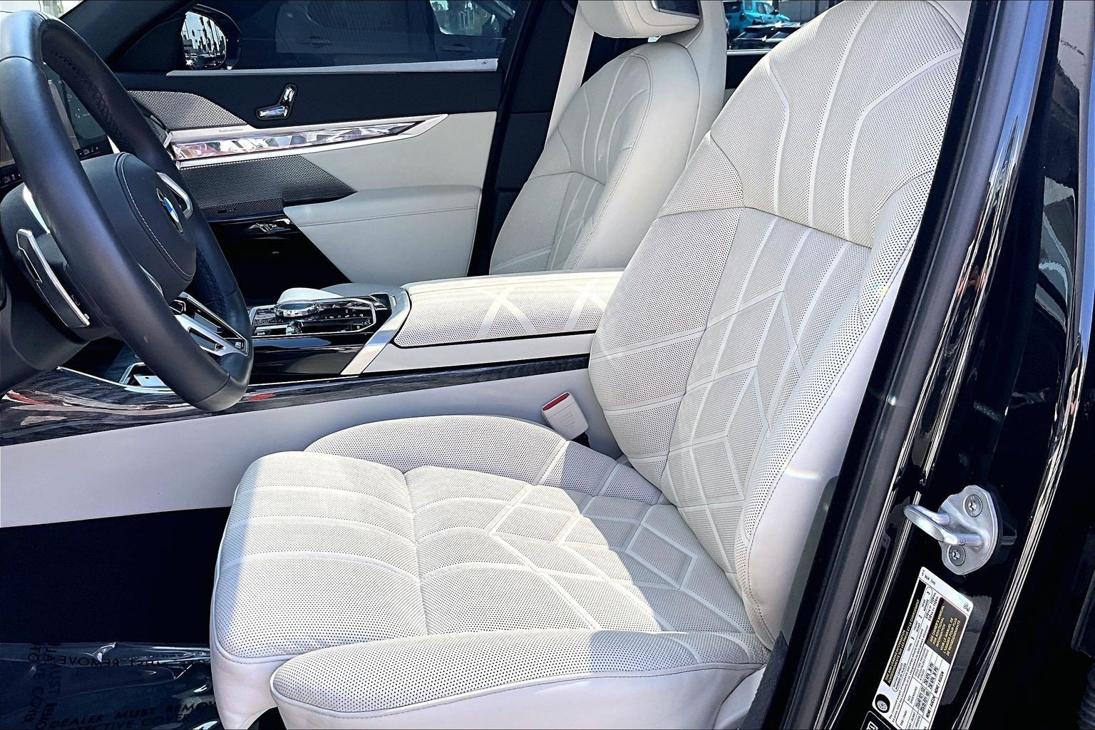 Used 2025 BMW 760i xDrive w/ Luxury Rear Seating Package AWD/4WD image 24