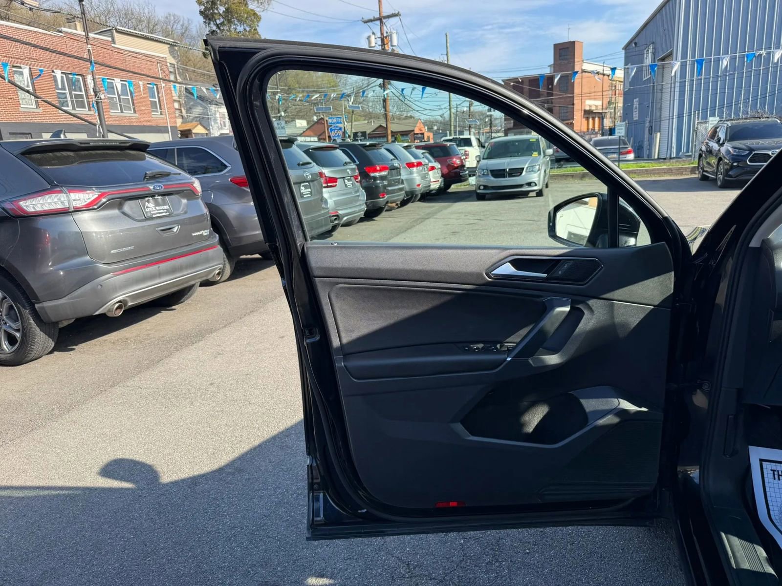 Used 2018 Volkswagen Tiguan SE image 18