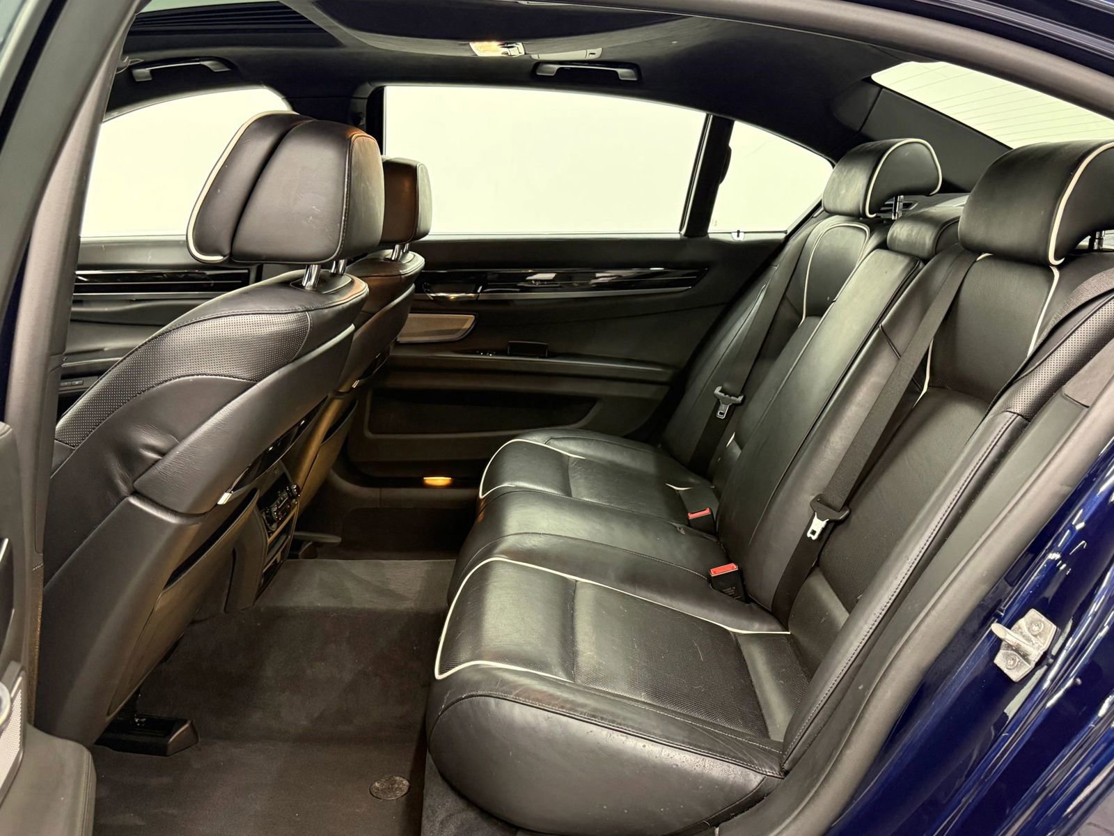 Used 2015 BMW 750Li w/ M Sport Edition RWD image 18