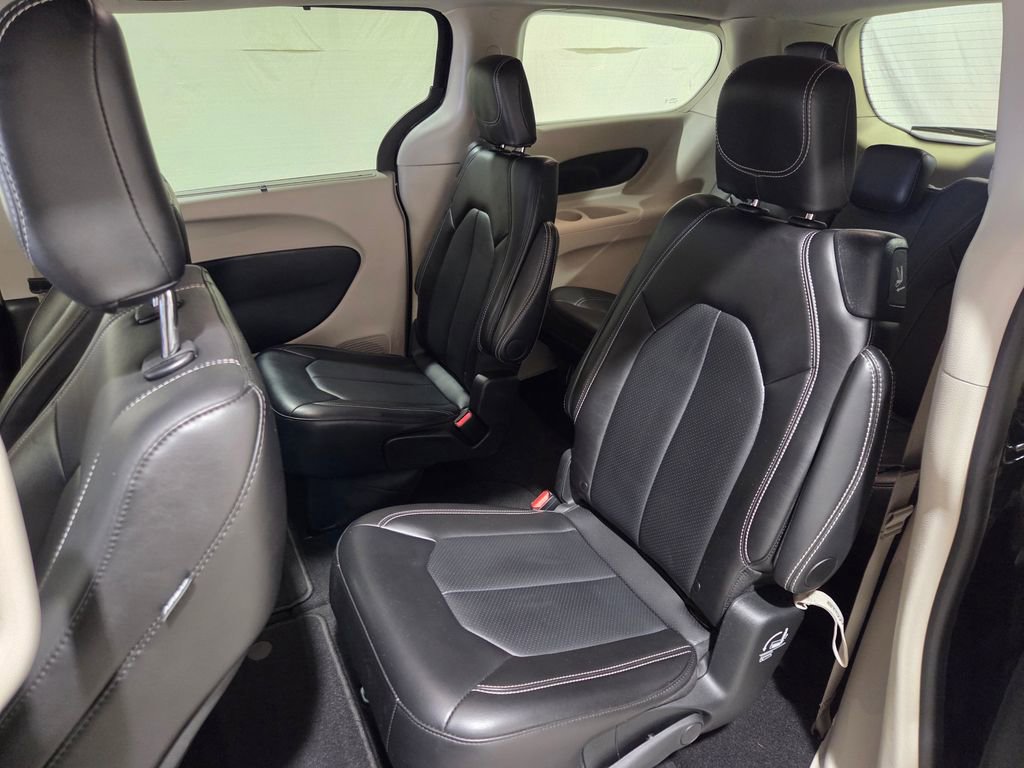 Certified 2024 Chrysler Pacifica Touring-L image 12