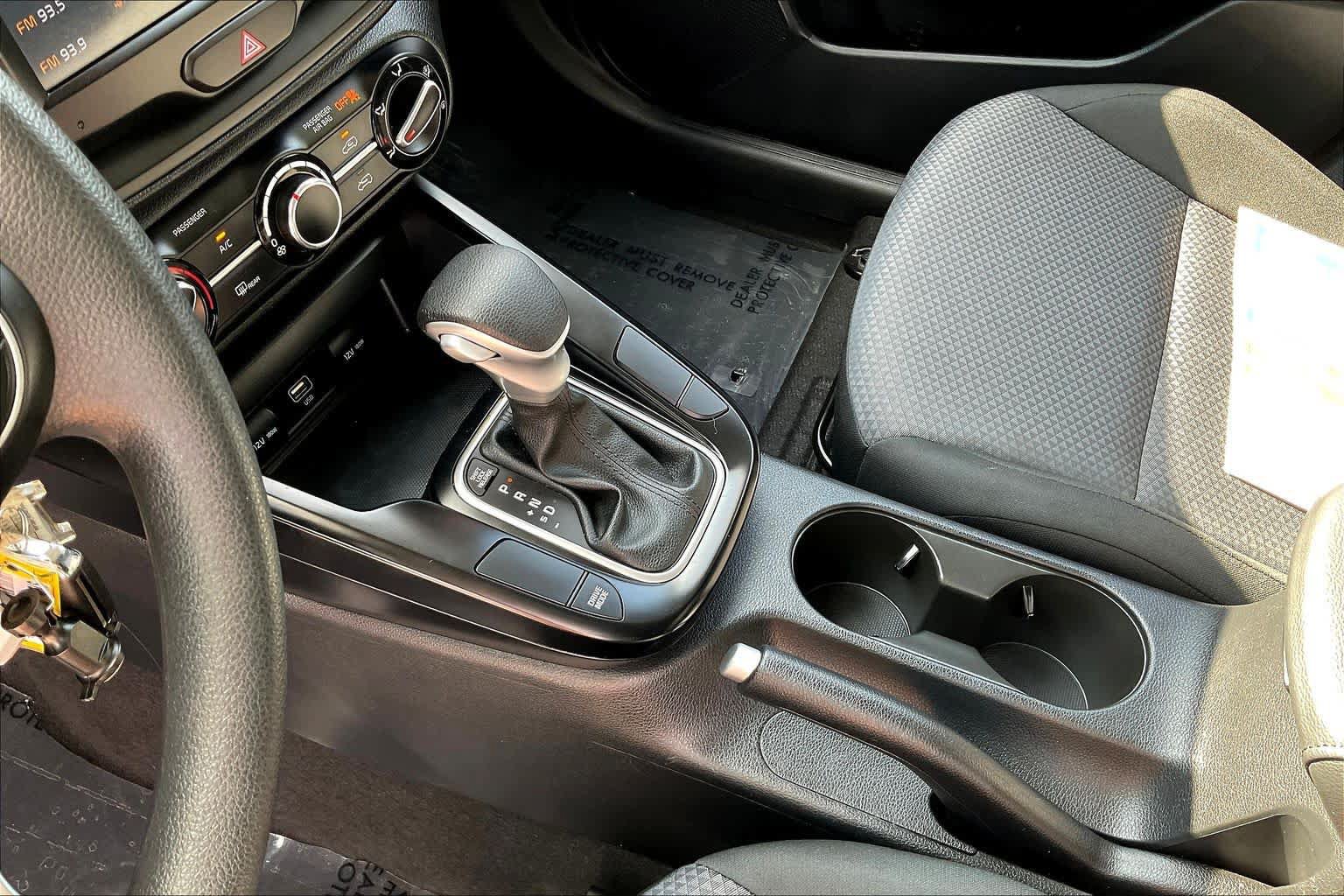 Used 2025 Kia Soul LX w/ LX Technology Package FWD image 16