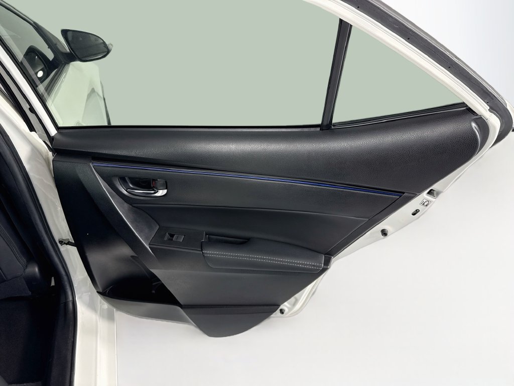 Used 2018 Toyota Corolla SE w/ Carpet Mat Package (TMS) FWD image 27