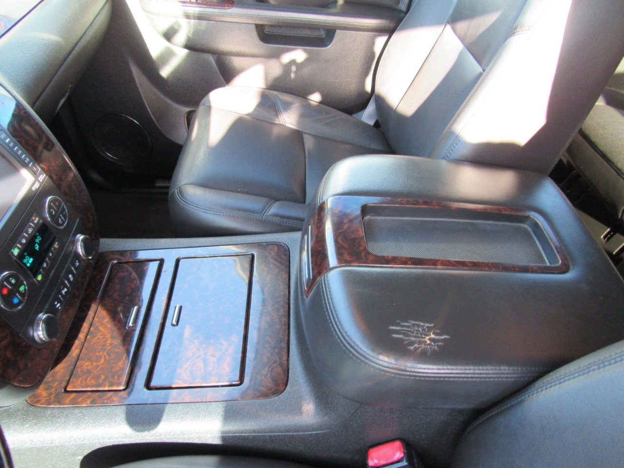 Used 2013 GMC Yukon XL Denali image 17