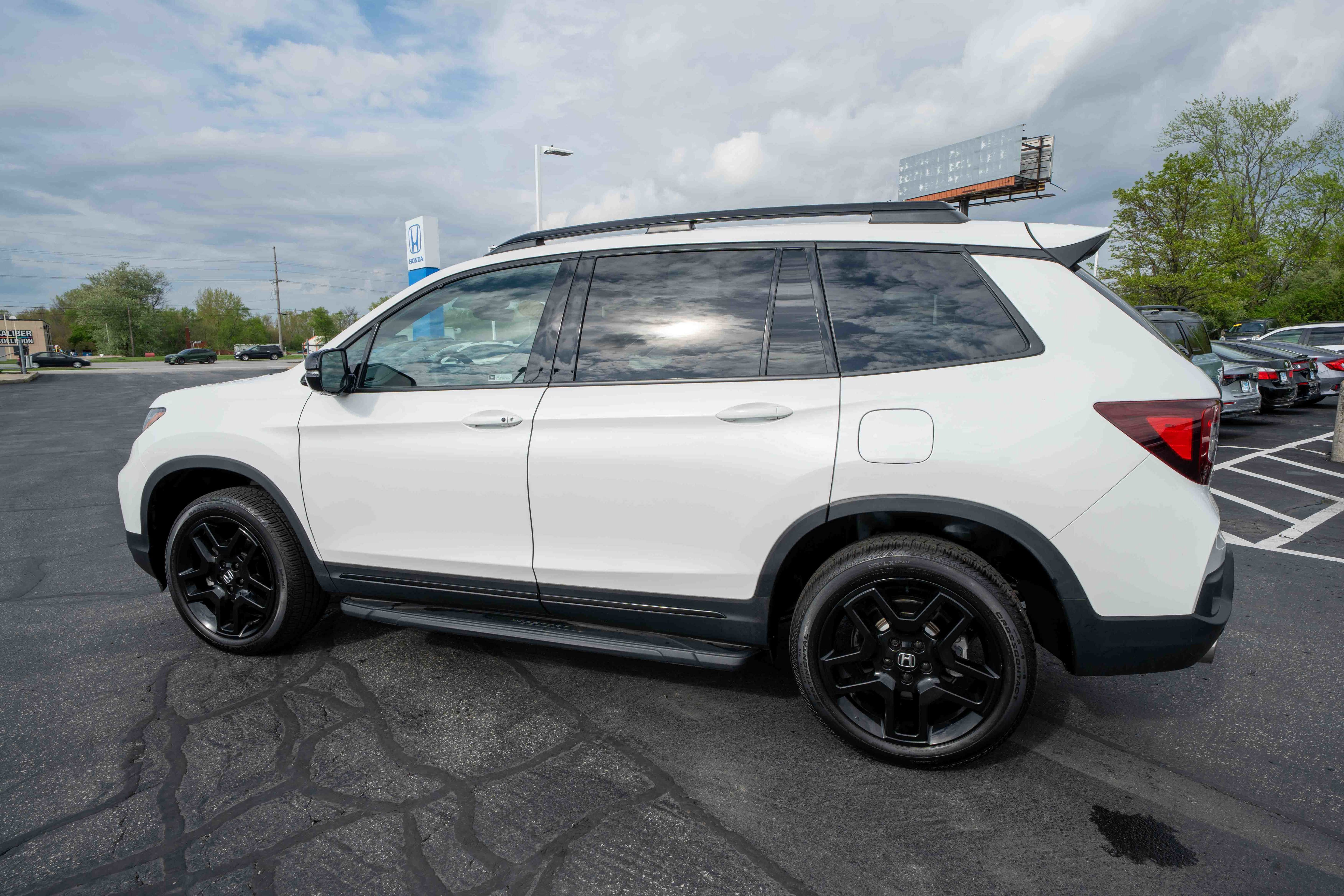 Used 2024 Honda Passport Black Edition image 4