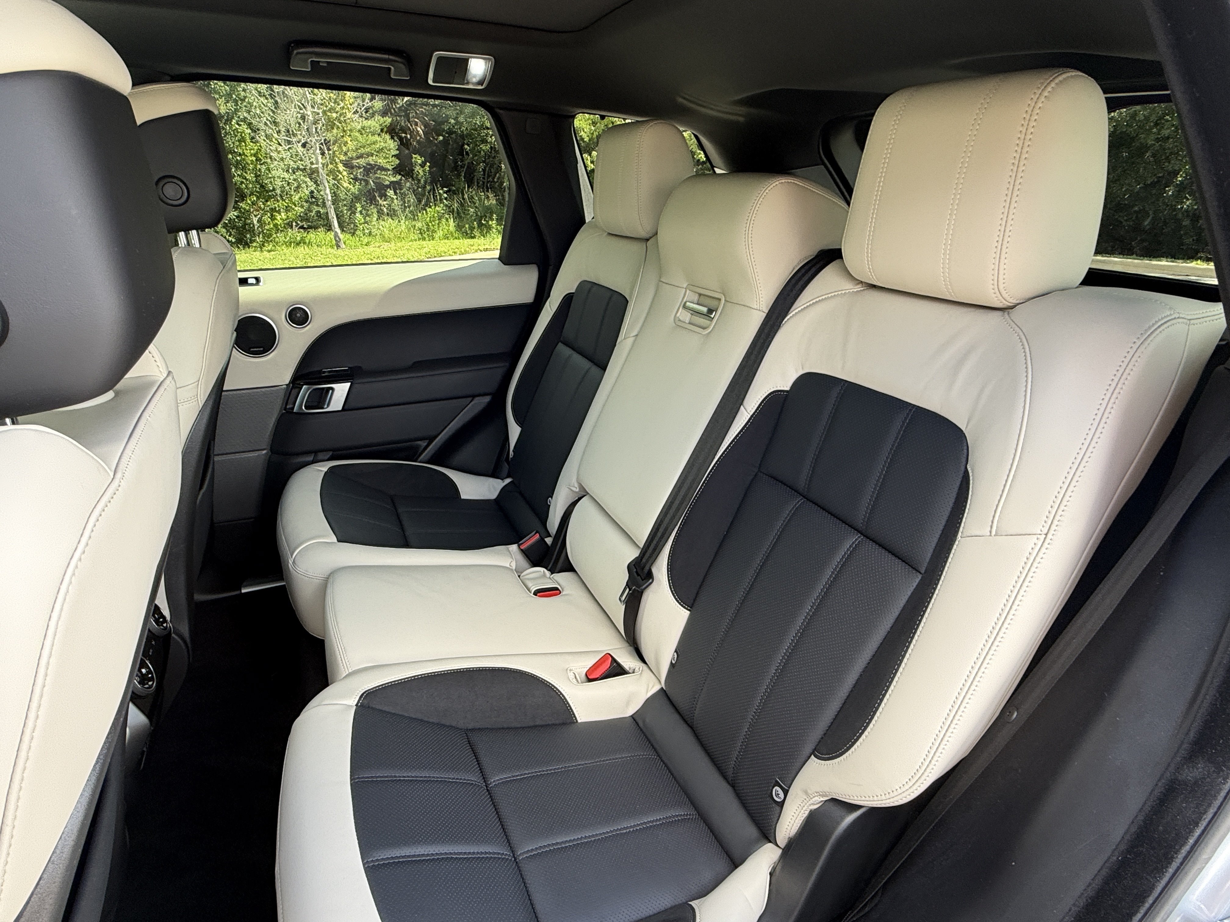 Used 2022 Land Rover Range Rover Sport HST AWD/4WD image 19