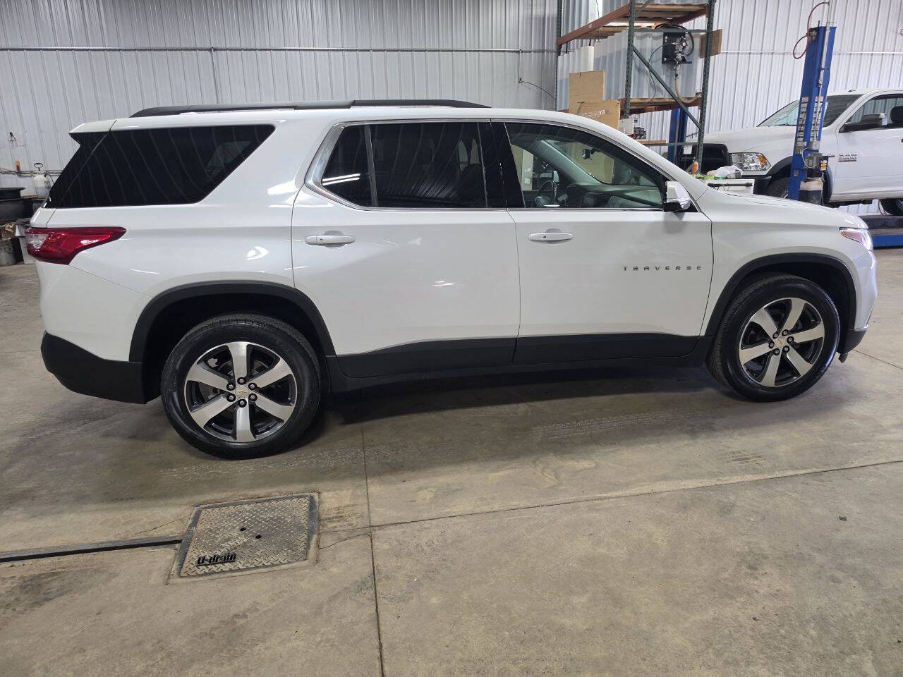 Used 2020 Chevrolet Traverse LT w/ LT Premium Package AWD/4WD image 9