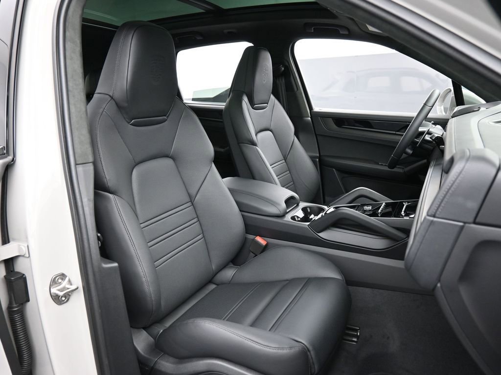 New 2026 Porsche Cayenne GTS image 32
