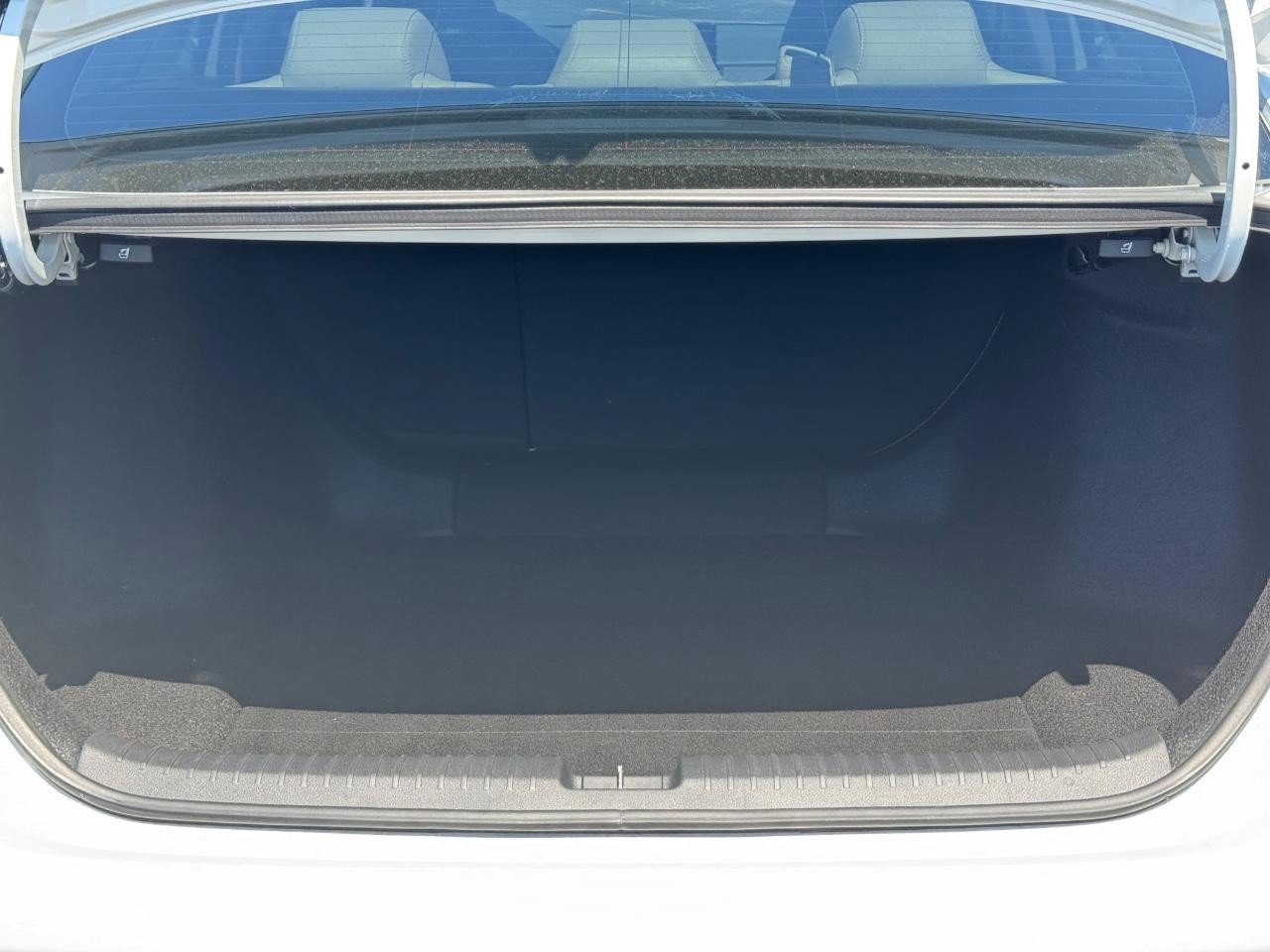 Used 2023 Honda Accord EX-L image 5