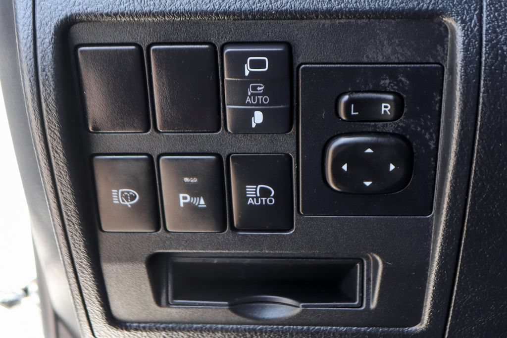 Used 2018 Toyota Land Cruiser AWD/4WD image 23