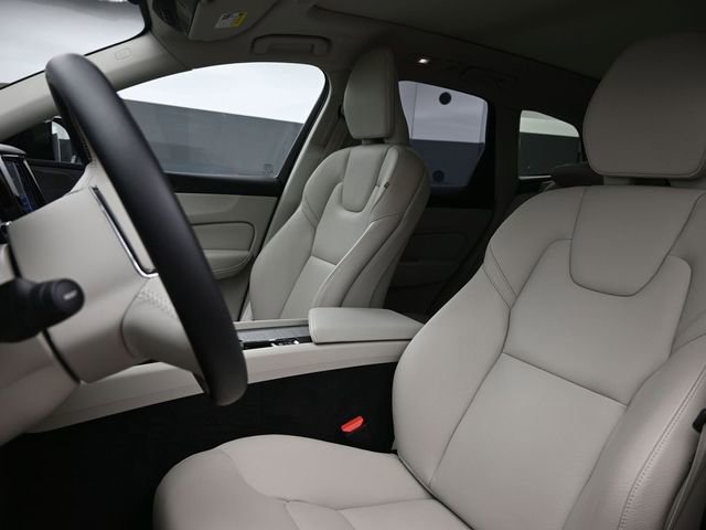 Used 2023 Volvo XC60 B5 Plus w/ Protection Package Premier image 9