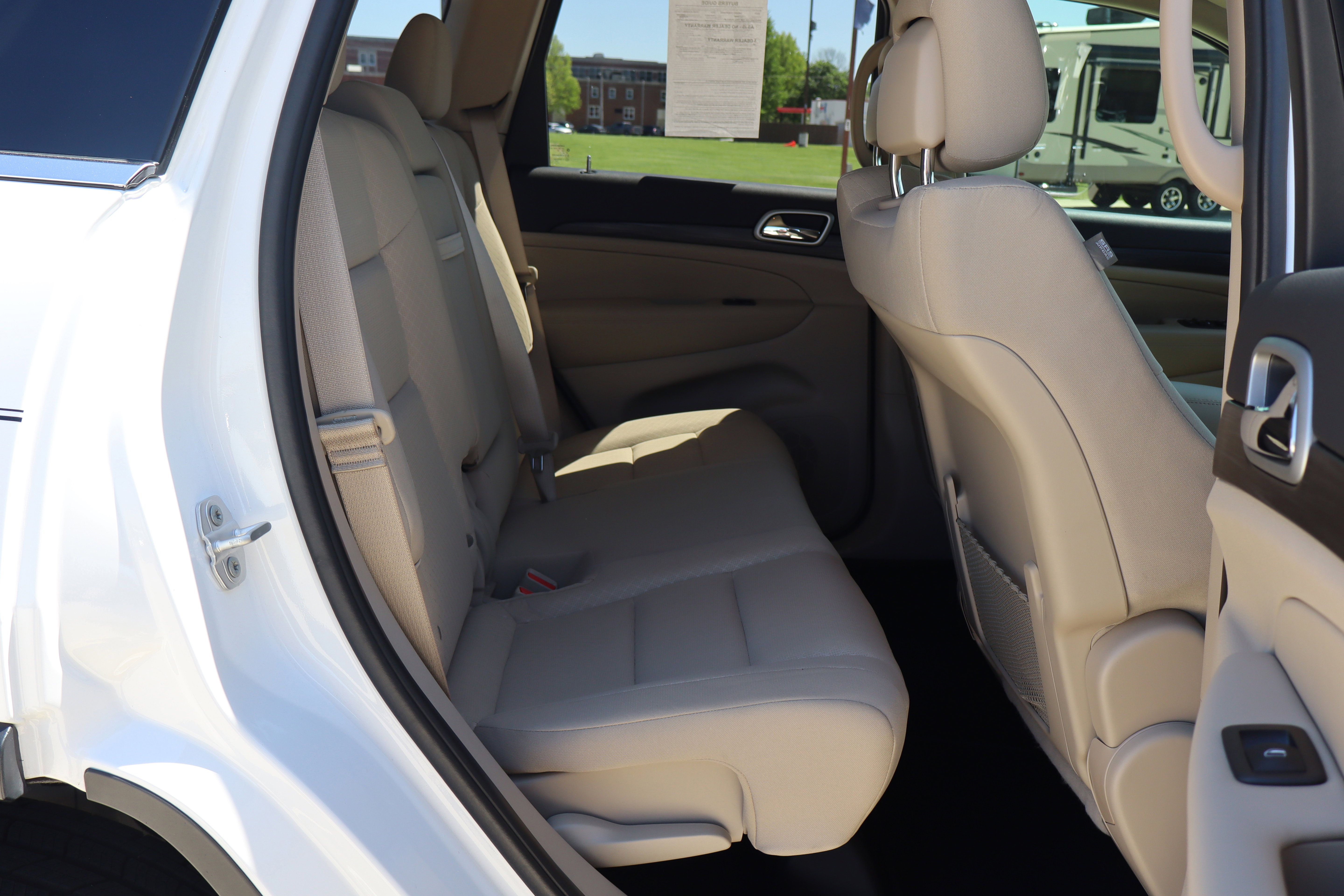 Used 2021 Jeep Grand Cherokee Laredo w/ Security & Convenience Group image 11