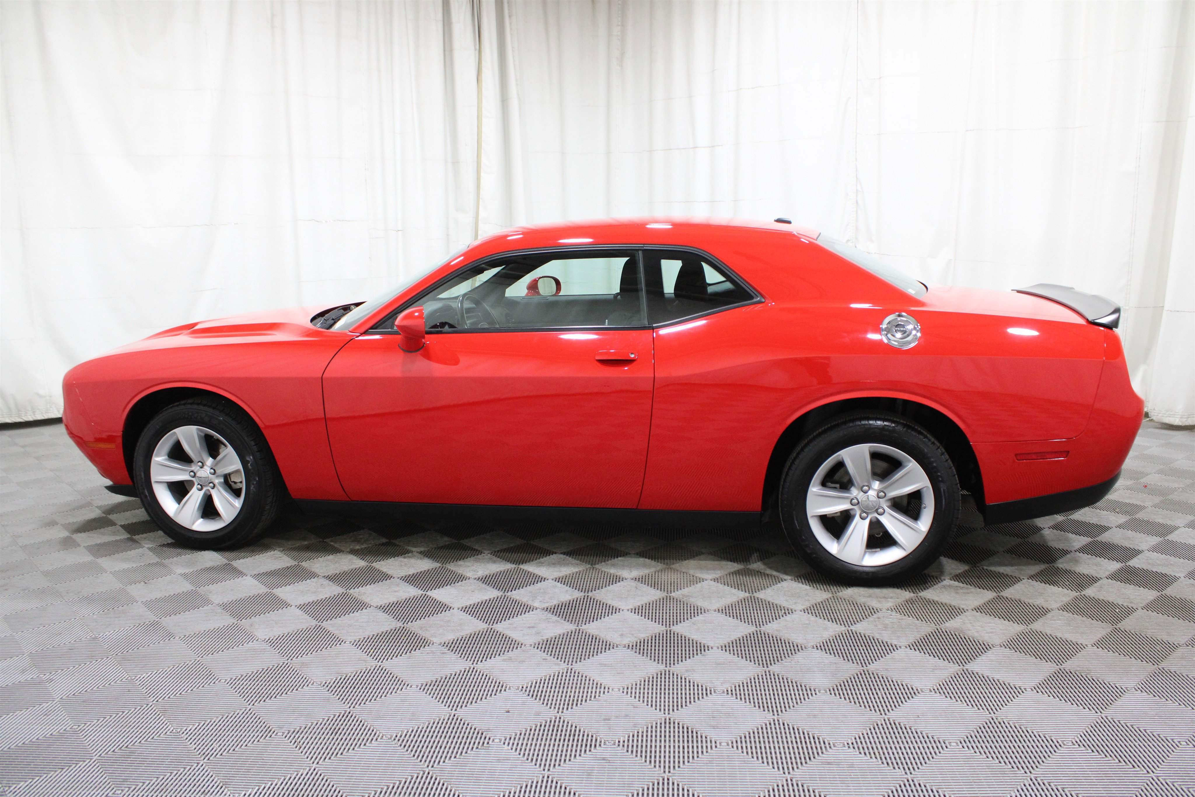 Used 2023 Dodge Challenger SXT image 34