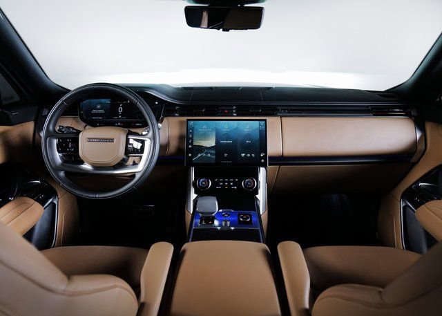 Used 2023 Land Rover Range Rover SE image 4