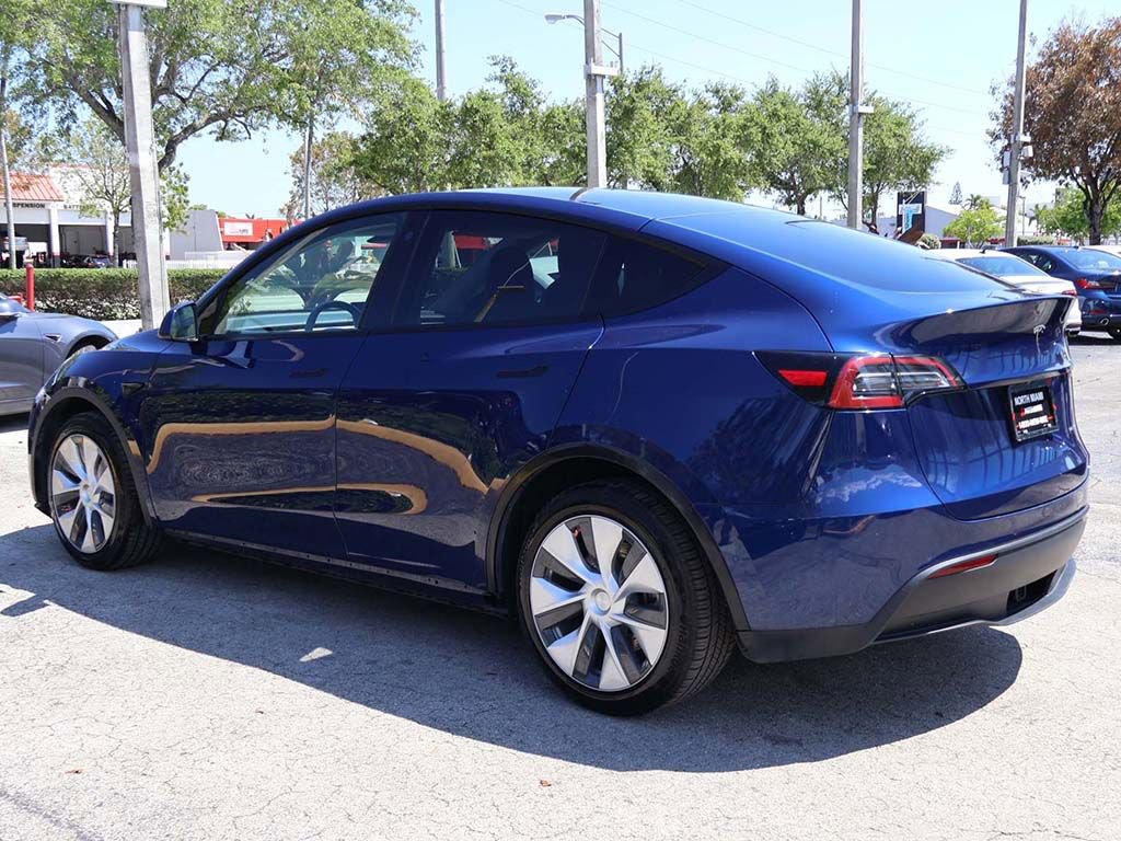 Used 2022 Tesla Model Y Long Range image 8