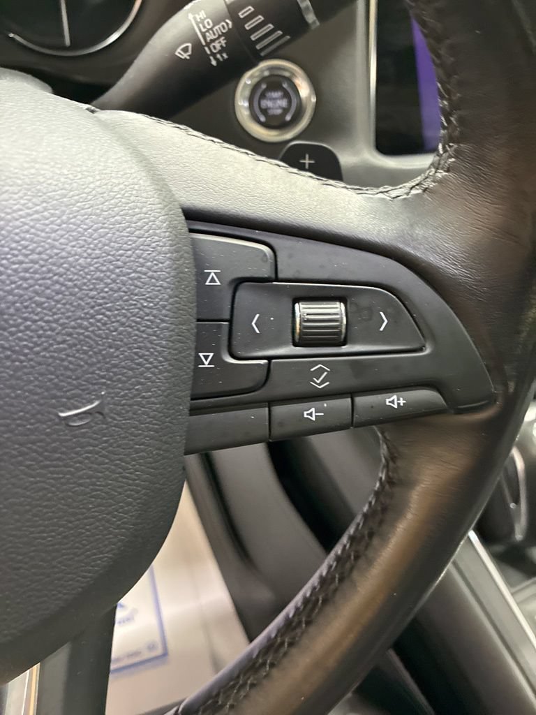 Used 2019 Cadillac XT4 Premium Luxury AWD/4WD image 16