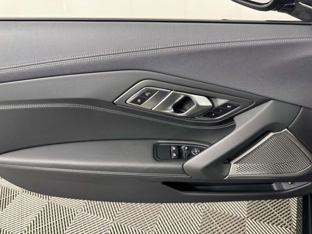 Used 2025 BMW Z4 M40i w/ Edition RWD image 17