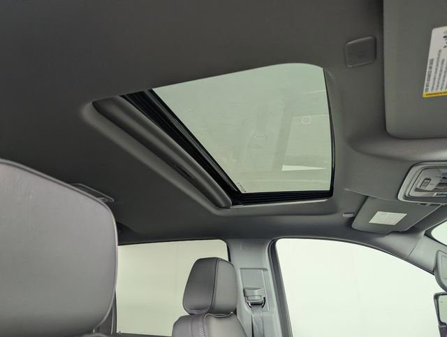 Used 2025 GMC Sierra 2500 Denali w/ Technology Package AWD/4WD image 31