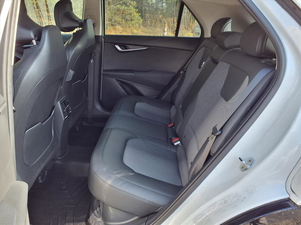 Used 2023 Kia Niro EX Touring image 10