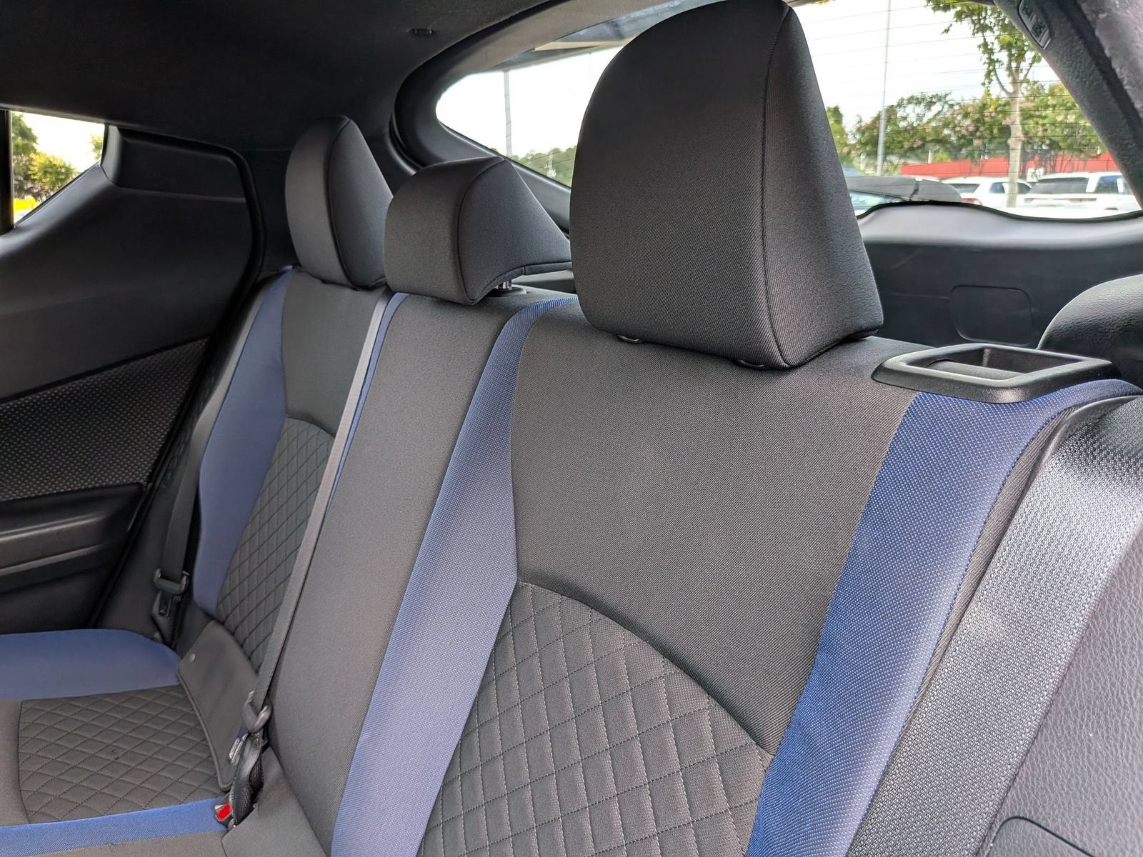 Used 2020 Toyota C-HR XLE FWD image 29