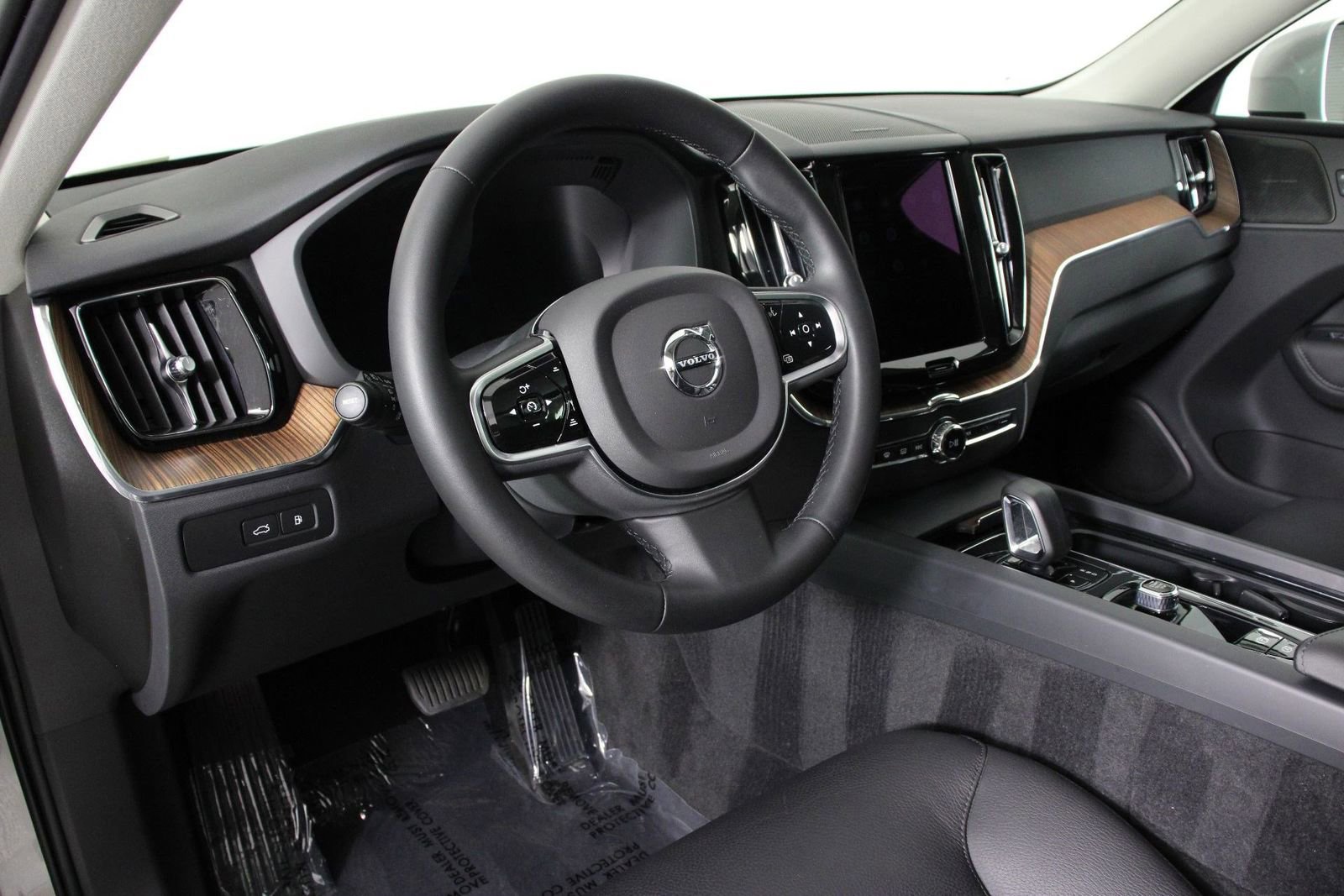 Certified 2023 Volvo XC60 T8 Plus AWD/4WD image 14