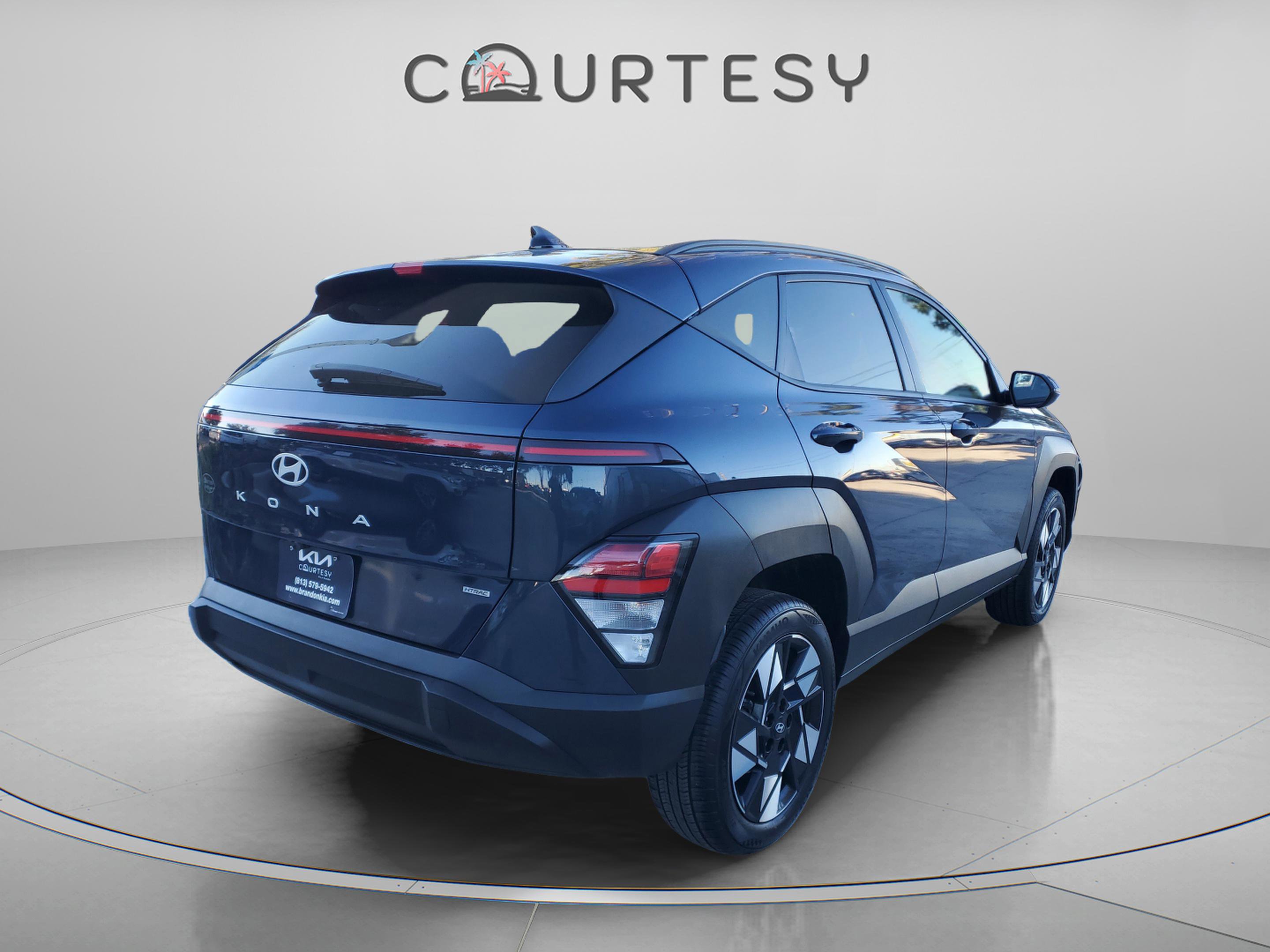 Used 2025 Hyundai Kona SEL image 3