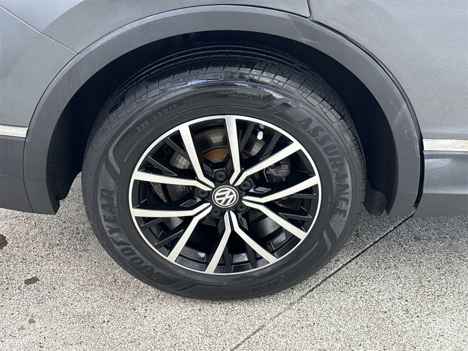 Used 2021 Volkswagen Tiguan SE w/ Panoramic Sunroof Package image 41