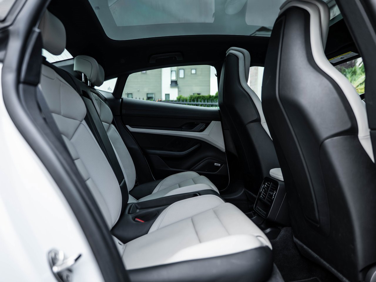 Used 2020 Porsche Taycan 4S image 29