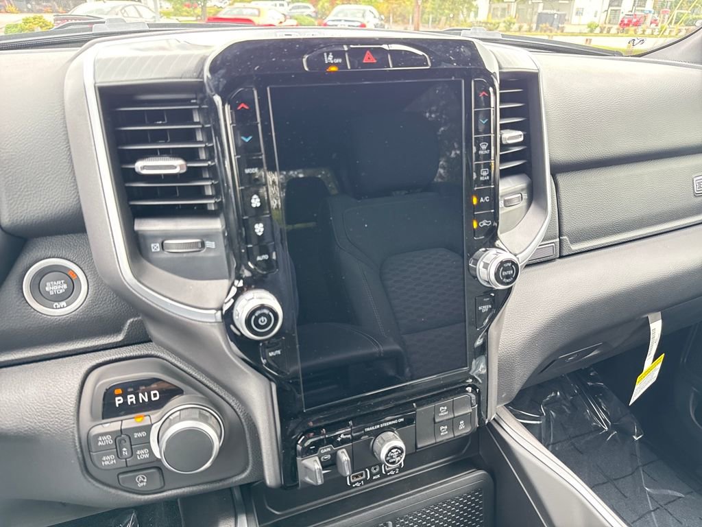 New 2026 RAM 1500 4x4 Crew Cab image 32