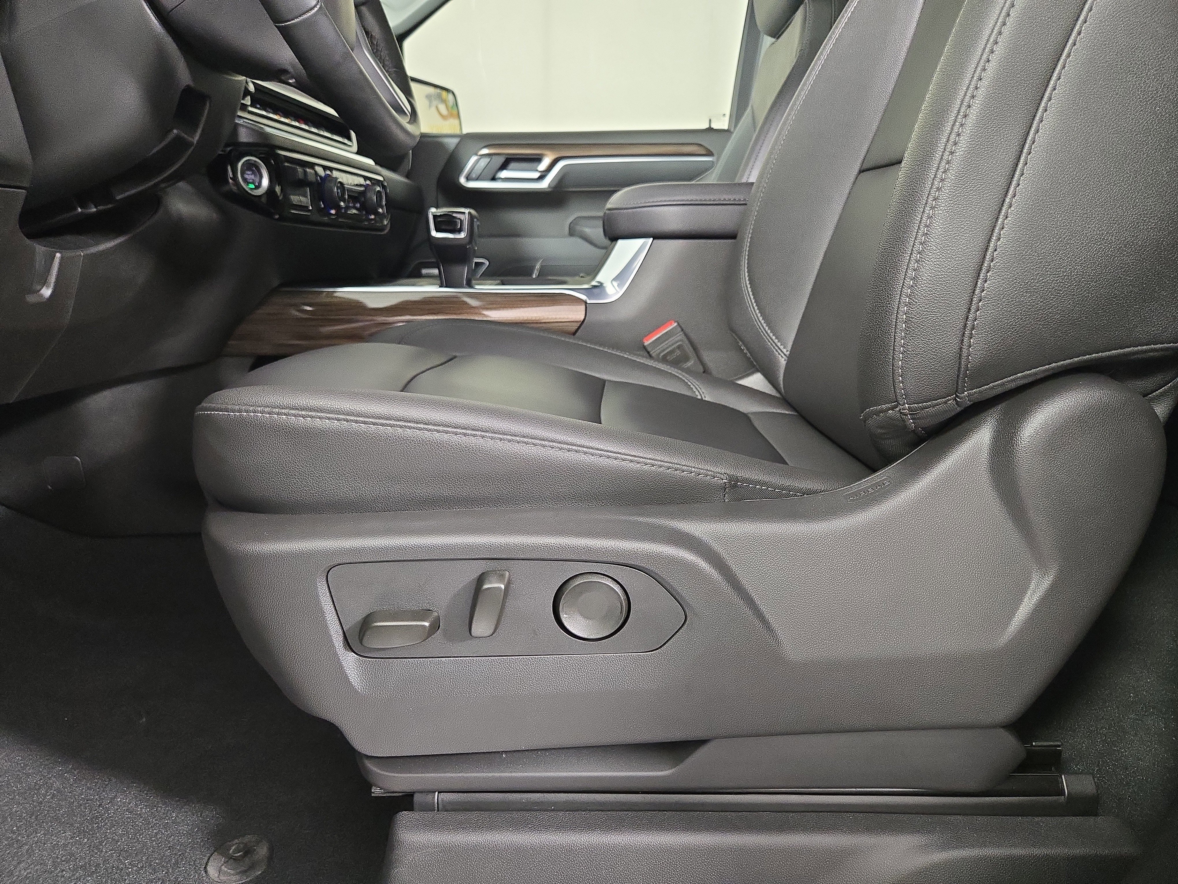Certified 2025 Chevrolet Silverado 1500 RST w/ Convenience Package II AWD/4WD image 30