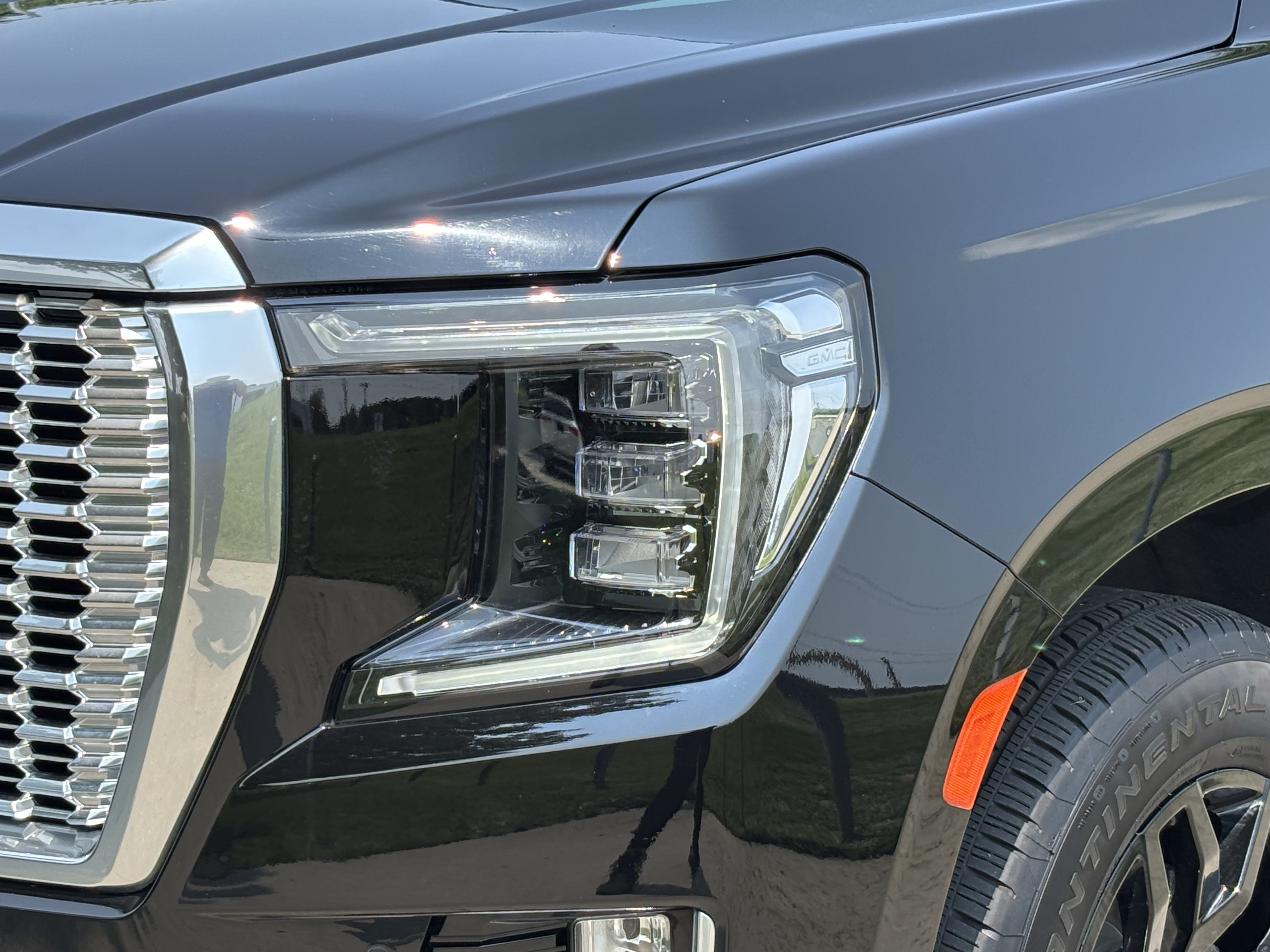 Used 2022 GMC Yukon XL Denali AWD/4WD image 6