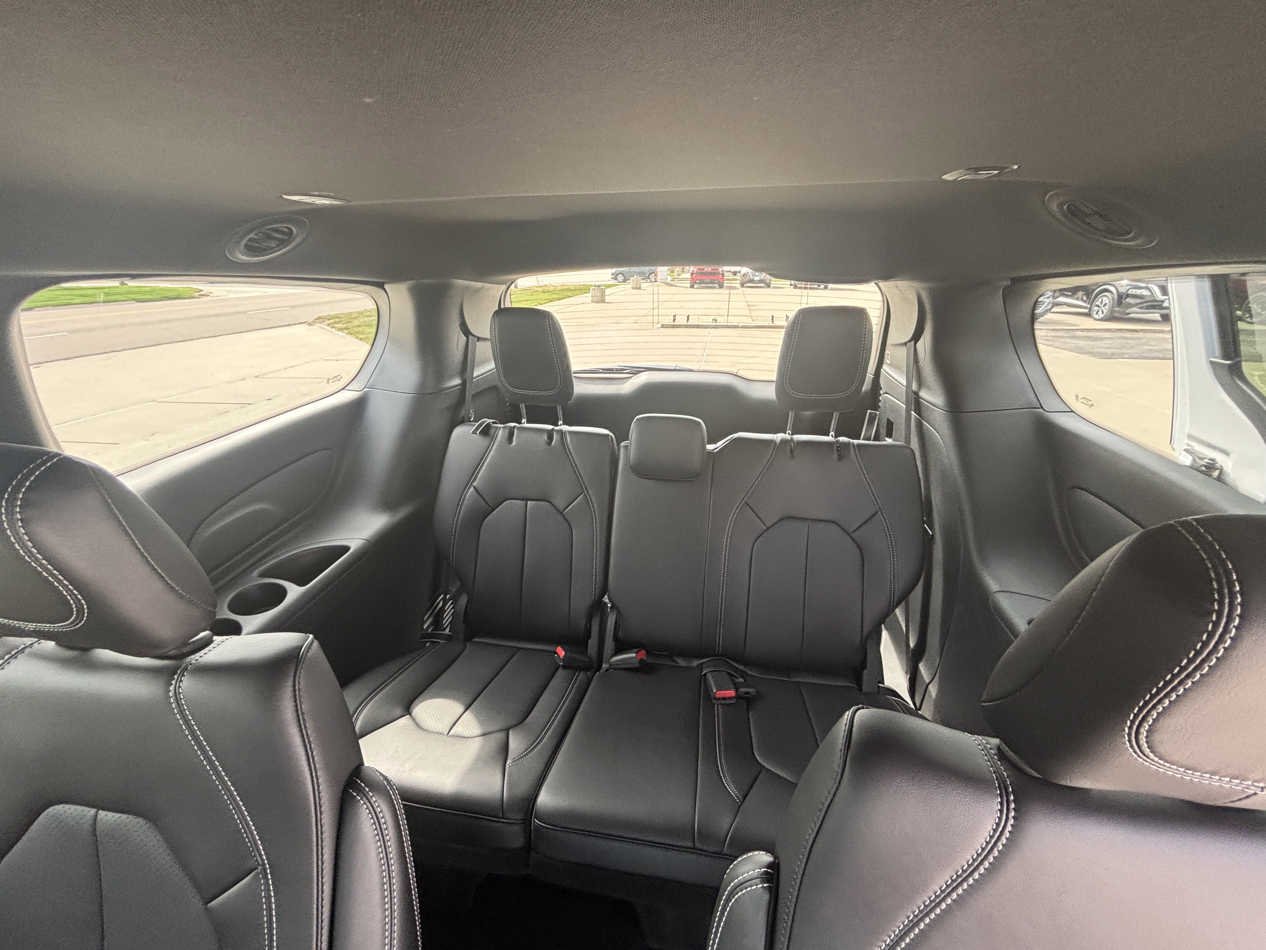 New 2026 Chrysler Pacifica Select image 13