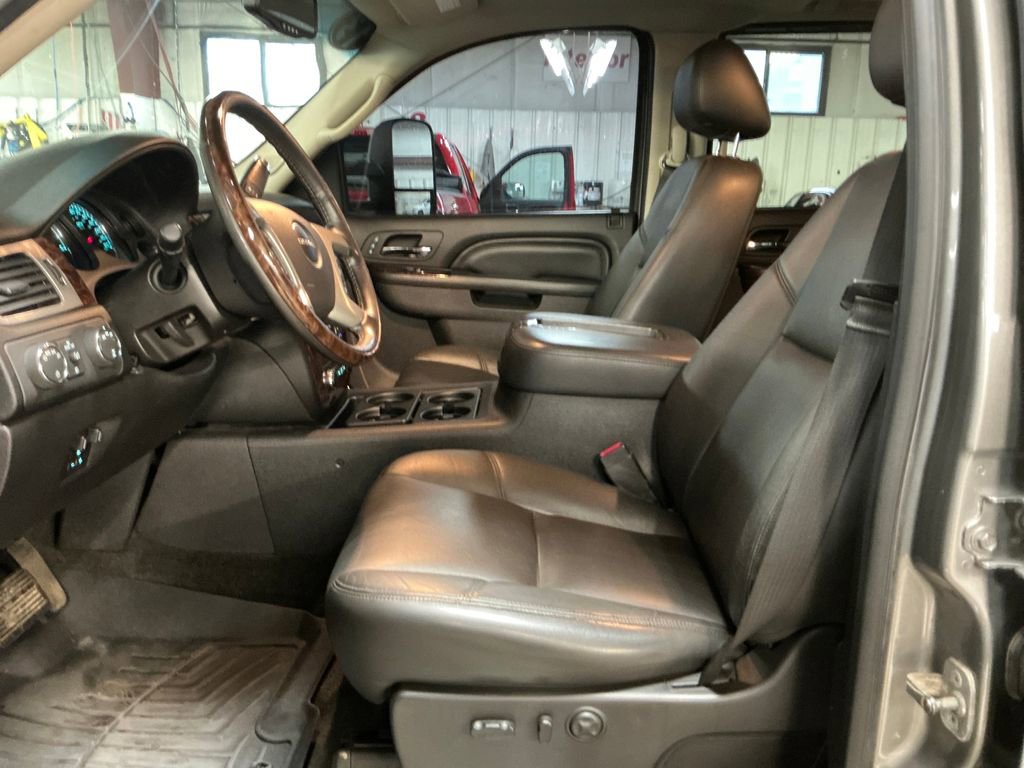 Used 2013 GMC Sierra 2500 Denali w/ Suspension Package, Off-Road AWD/4WD image 15