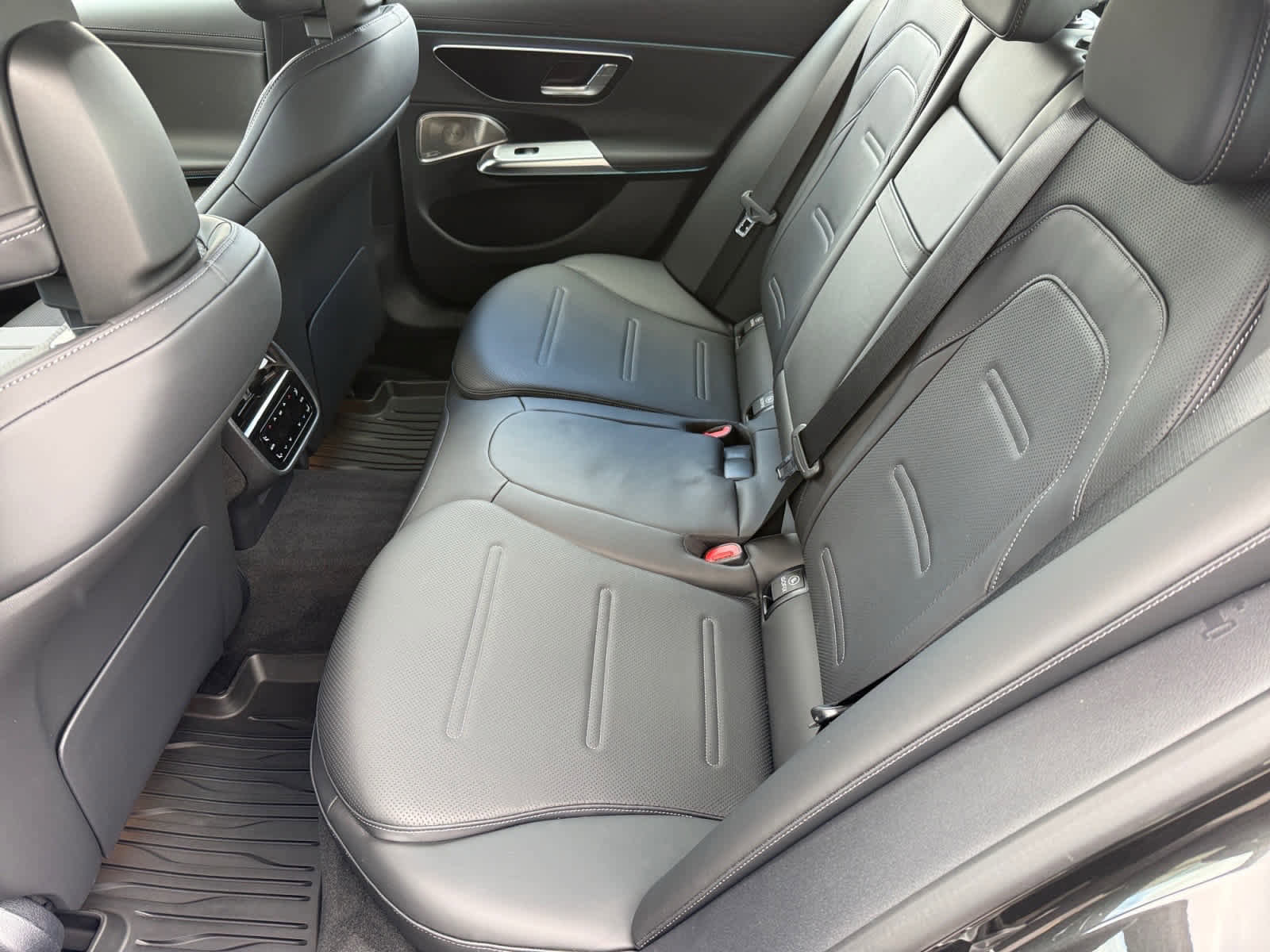 New 2026 Mercedes-Benz E 53 AMG e 4MATIC Sedan image 11