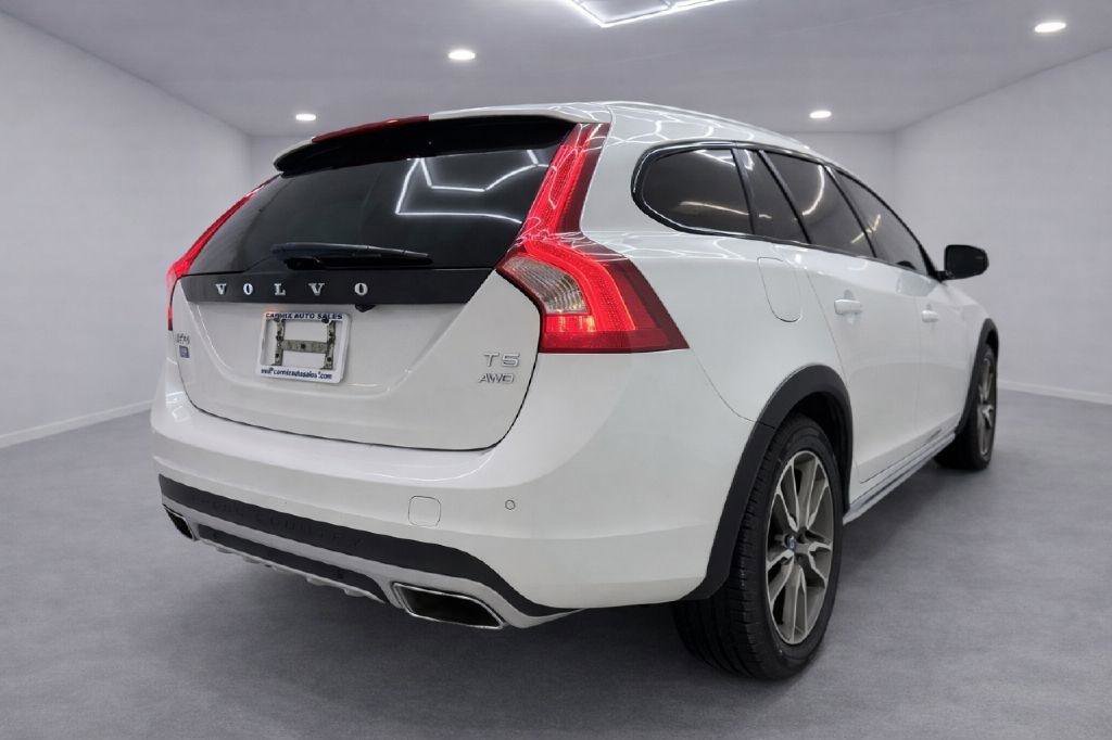 Used 2017 Volvo V60 T5 Cross Country w/ Convenience Package AWD/4WD image 3