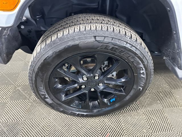 Used 2023 Jeep Wrangler Unlimited Sahara w/ Cold Weather Group AWD/4WD image 9