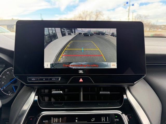 Used 2023 Toyota Venza XLE image 24