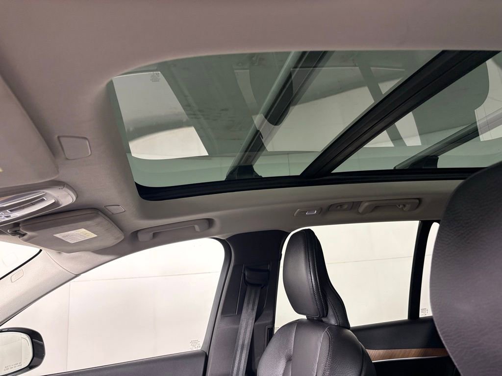 Used 2023 Volvo XC90 T8 Plus image 33