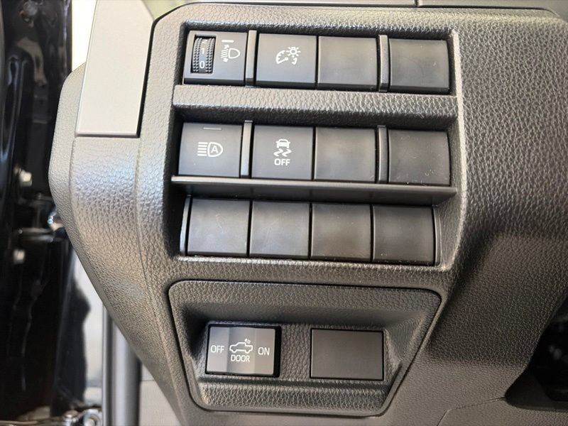 Used 2025 Toyota Tacoma SR5 AWD/4WD image 20