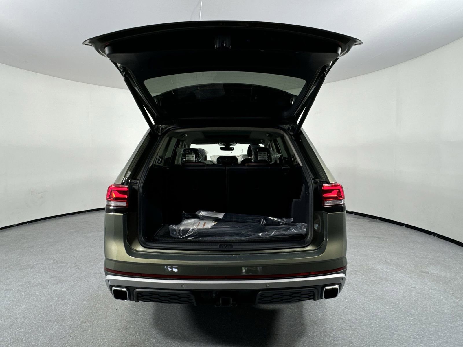 Used 2024 Volkswagen Atlas Peak Edition SEL image 35