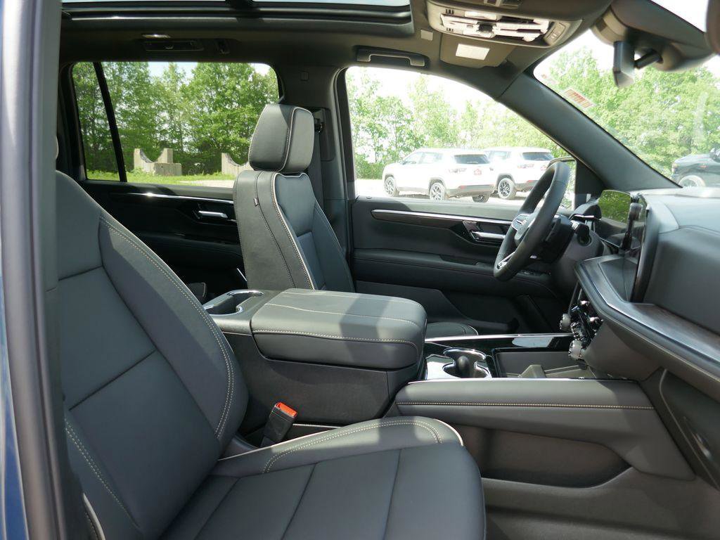 New 2026 Chevrolet Suburban Premier AWD/4WD image 9