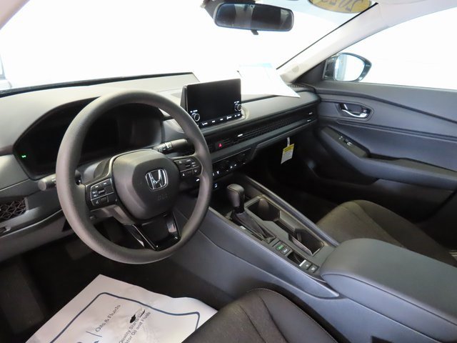 Used 2025 Honda Accord SE image 4
