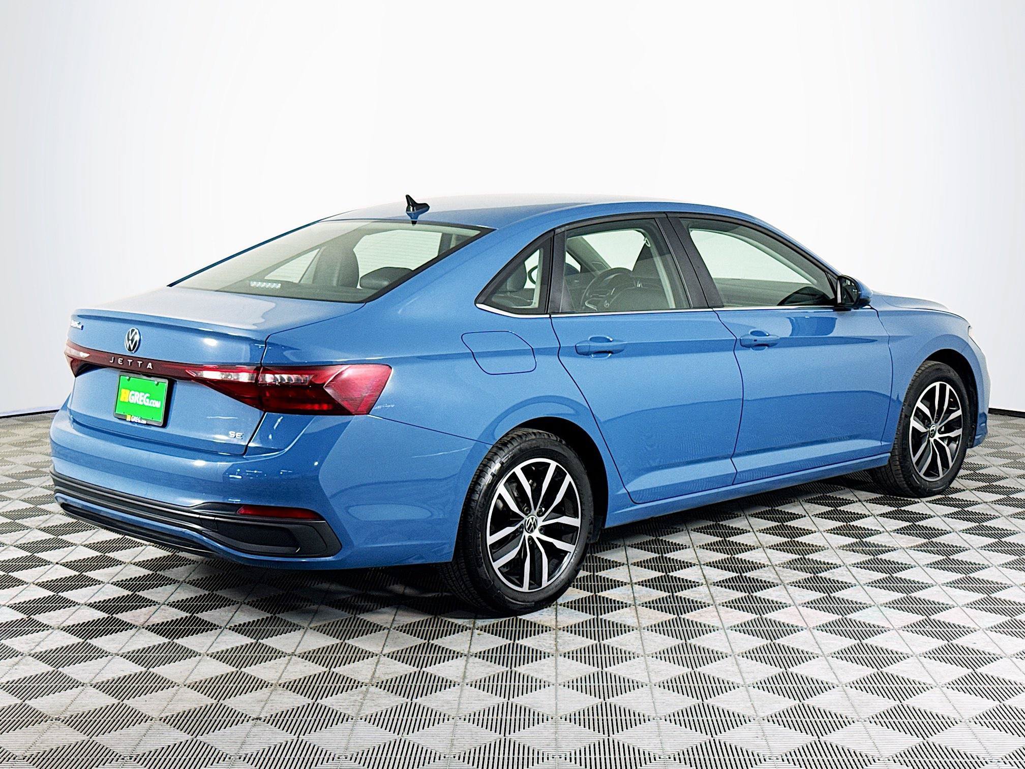 Used 2025 Volkswagen Jetta SE FWD image 10