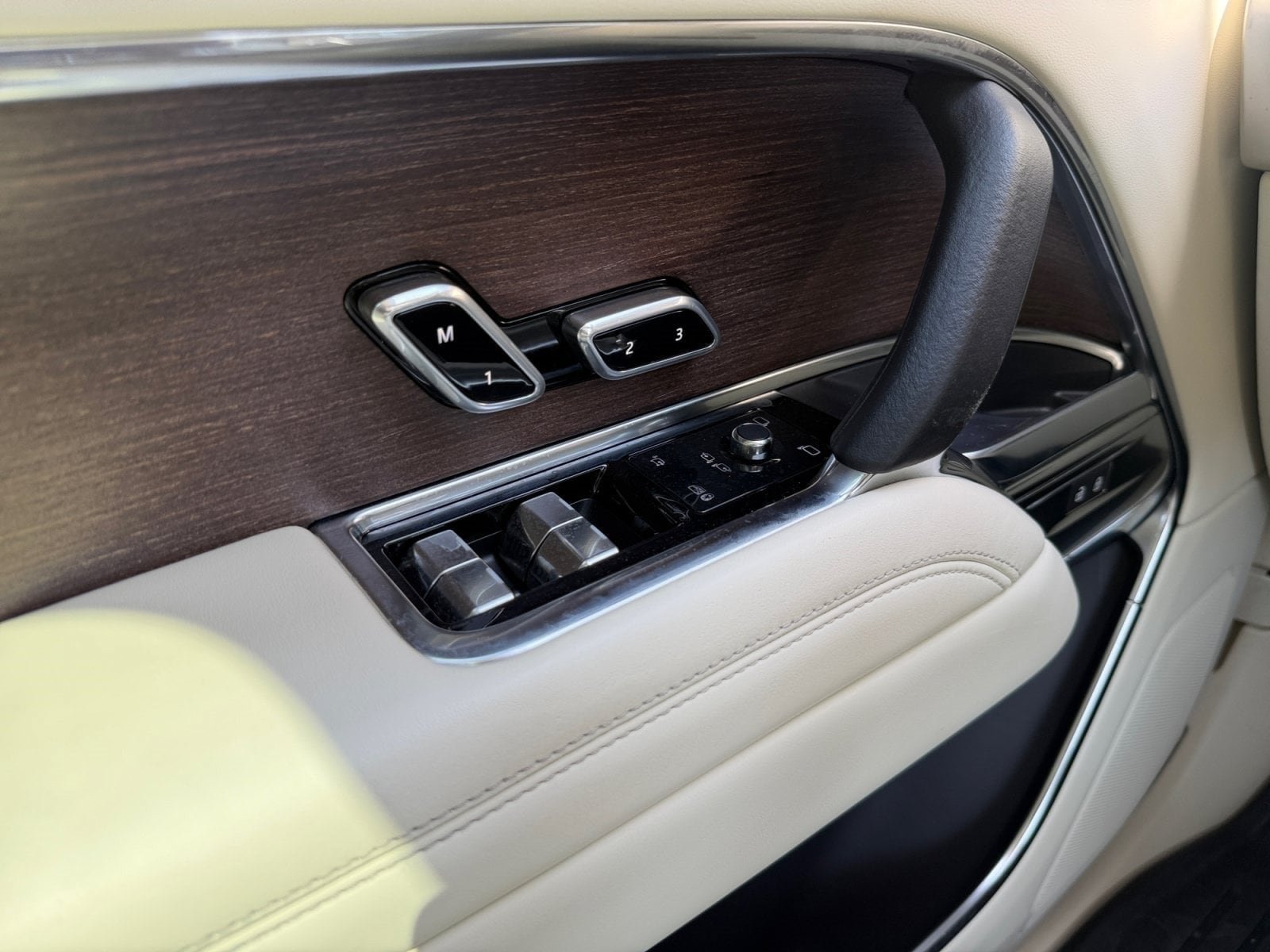 Certified 2023 Land Rover Range Rover SE AWD/4WD image 12