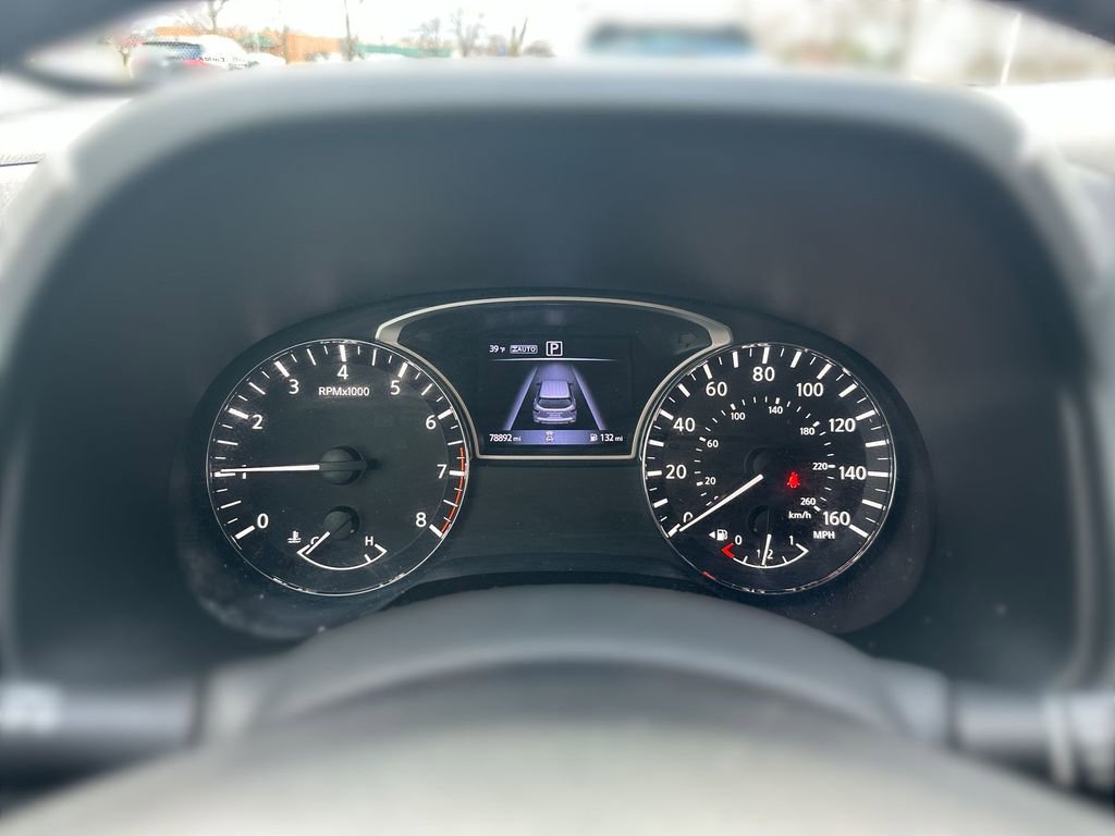 Used 2018 Nissan Pathfinder SV image 10