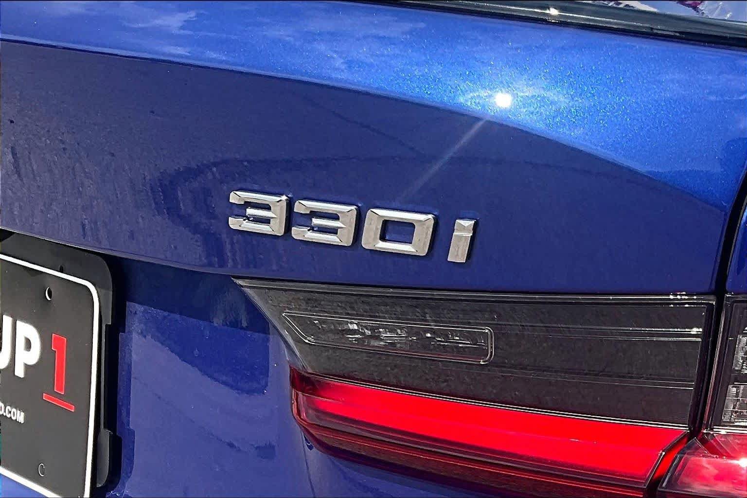 Used 2026 BMW 330i Sedan w/ M Sport Package RWD image 29