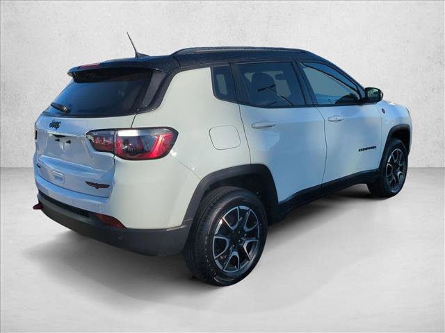 Used 2024 Jeep Compass Trailhawk image 5